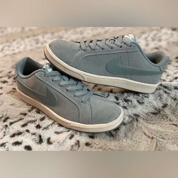 Nike Women’s Court Royale Suede Shoes - Picture 5 of 11
